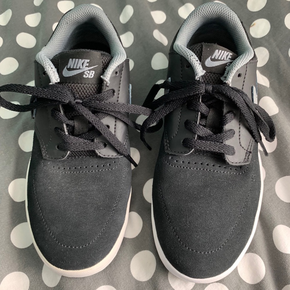 NWOB Nike SB low cut black
